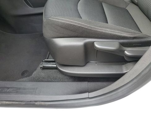 Used 2024 GMC Terrain SLE FWD image 22