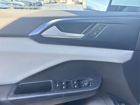 Used 2022 Volkswagen Taos SE image 14