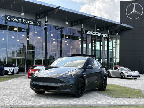 Used 2024 Tesla Model Y Long Range AWD/4WD image 1