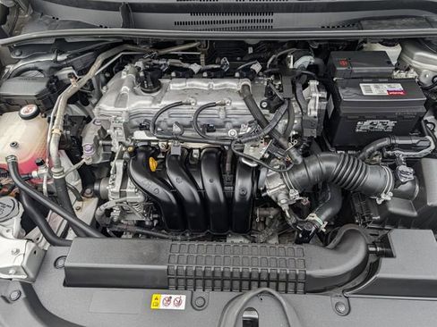 Used 2022 Toyota Corolla L image 32