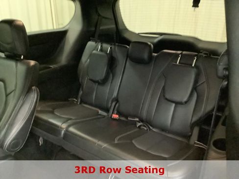Used 2025 Chrysler Pacifica Select image 24