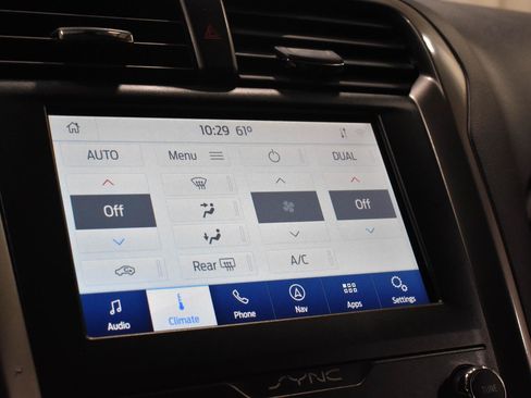 Used 2020 Ford Fusion SE FWD image 19