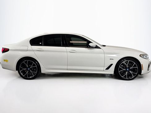 Used 2022 BMW 530e w/ M Sport Package image 4