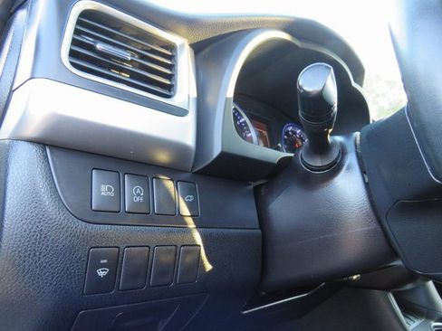 Used 2019 Toyota Highlander SE image 37