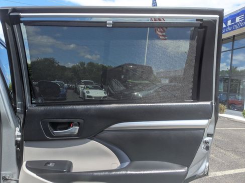 Used 2018 Toyota Highlander XLE AWD/4WD image 46