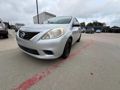 Used 2014 Nissan Versa SV image 16