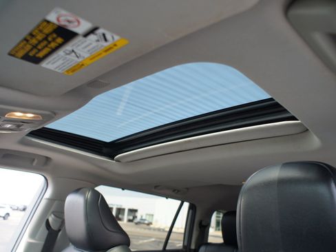 Used 2021 Toyota Highlander XLE FWD image 6