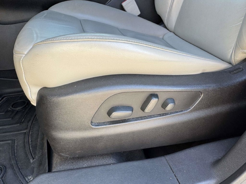 Used 2019 Cadillac XT4 Premium Luxury AWD/4WD image 19