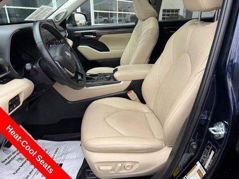 Used 2023 Toyota Highlander Limited AWD/4WD image 16