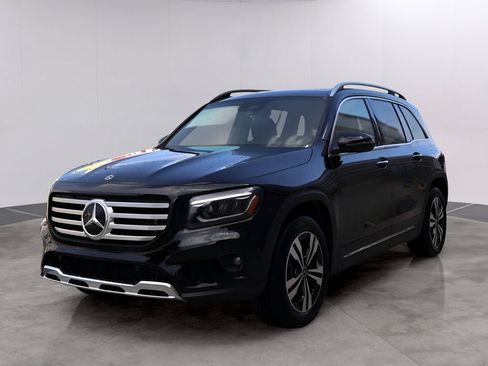 Used 2025 Mercedes-Benz GLB 250 4MATIC image 3