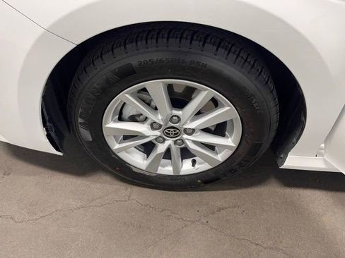 Used 2025 Toyota Camry LE image 27