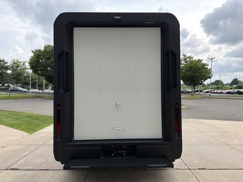 Used 2024 Chevrolet Brightdrop 400 w/ Commercial Equipment Package AWD/4WD image 5