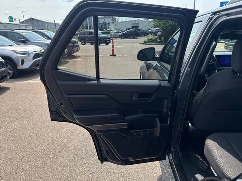 Used 2025 Toyota 4Runner SR5 AWD/4WD image 39