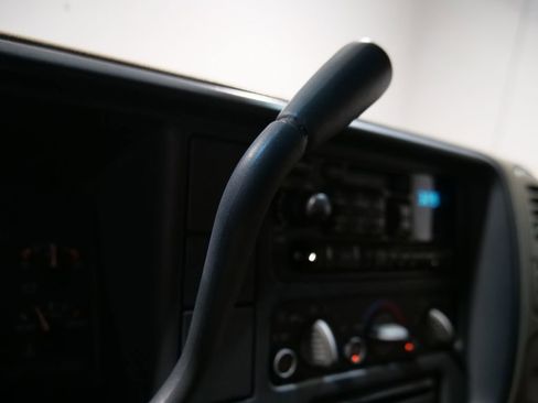 Used 1999 GMC Suburban 4WD w/ Marketing Opt Pkg 3 image 19