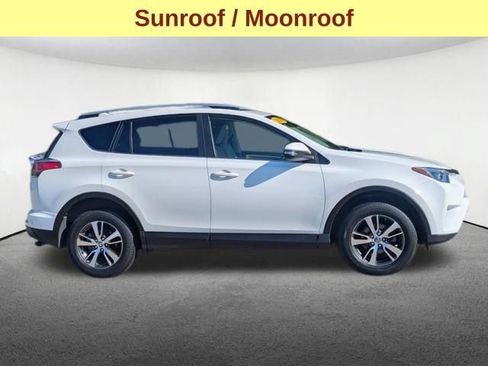 Used 2018 Toyota RAV4 XLE AWD/4WD image 4