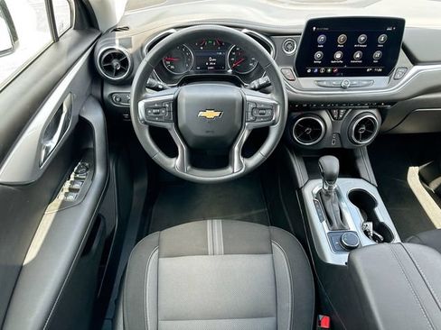 Used 2025 Chevrolet Blazer LT FWD image 20