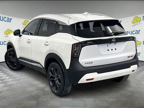 Used 2025 Nissan Kicks SR w/ SR Premium Package image 4