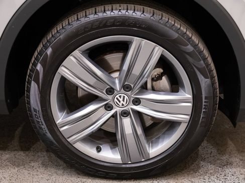 Used 2020 Volkswagen Tiguan SEL AWD/4WD image 10