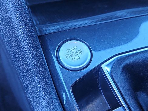 Certified 2022 Volkswagen Tiguan SE w/ Panoramic Sunroof Package image 16