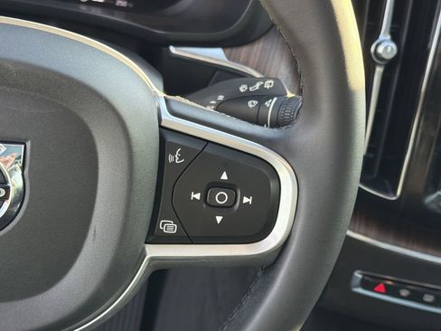 Used 2022 Volvo XC60 T8 Inscription AWD/4WD image 26