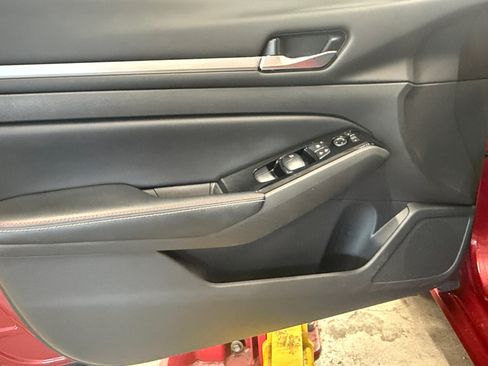 Used 2024 Nissan Altima 2.5 SR w/ SR Premium Package FWD image 28