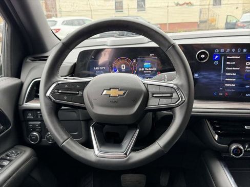 Used 2025 Chevrolet Suburban LS image 16