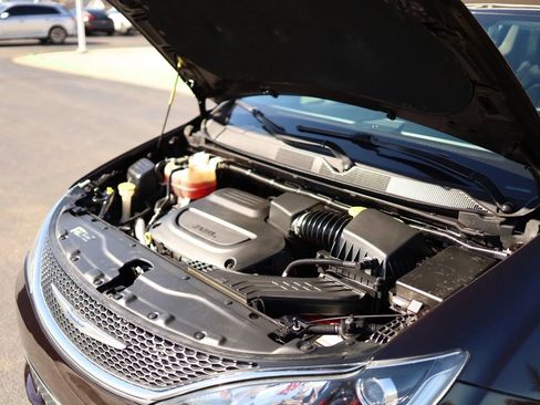 Used 2019 Chrysler Pacifica Touring-L FWD image 47