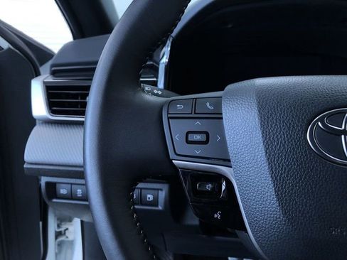 Used 2025 Toyota Camry SE image 18