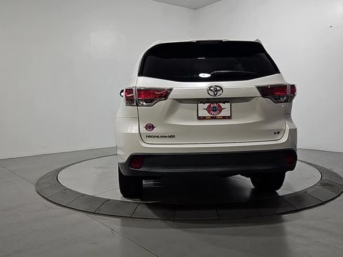 Used 2014 Toyota Highlander LE FWD image 4