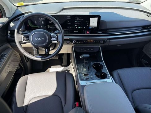 Certified 2026 Kia Carnival FWD image 12