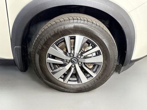 Used 2023 Nissan Pathfinder SL AWD/4WD image 32