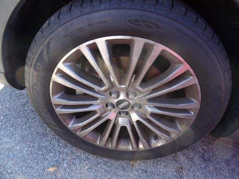 Used 2017 Lincoln MKX Reserve w/ Lincoln MKX Climate Package image 13