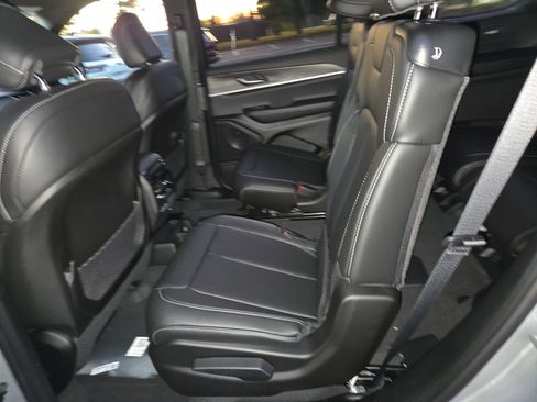 New 2025 Jeep Grand Cherokee L Limited AWD/4WD image 8