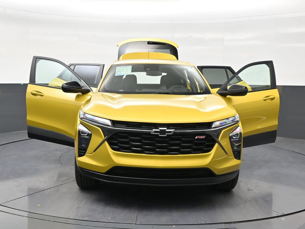 Used 2025 Chevrolet Trax RS FWD image 33