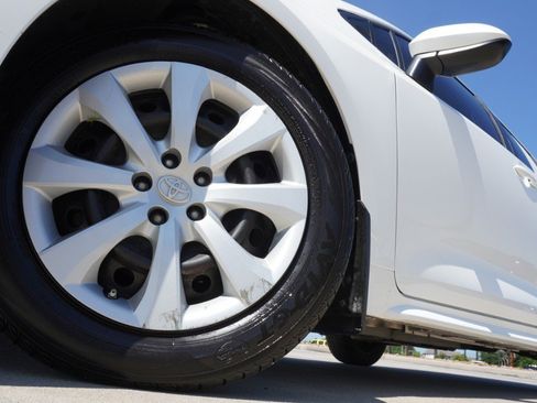 Used 2022 Toyota Corolla LE FWD image 11