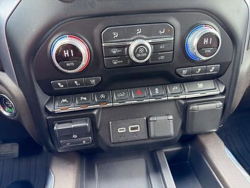 Used 2020 GMC Sierra 1500 SLT w/ SLT Premium Plus Package AWD/4WD image 32