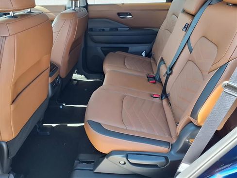 New 2025 Nissan Pathfinder Platinum w/ Black Appearance Package image 12