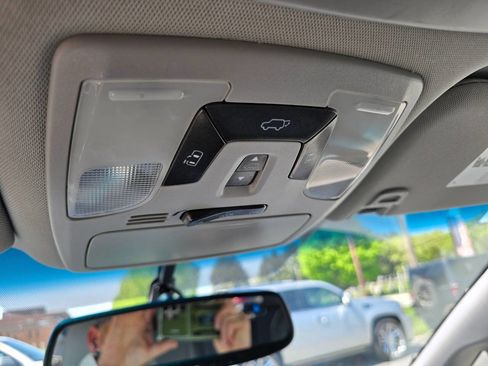 Used 2015 Toyota Sienna XLE w/ XLE Navigation Package image 22