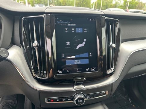 Used 2018 Volvo XC60 T5 Momentum w/ Convenience Package AWD/4WD image 31