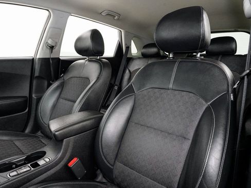 Used 2020 Kia Niro EX image 11