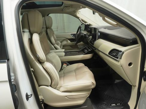 Used 2019 Lincoln Navigator L Reserve AWD/4WD image 16