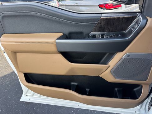 Used 2025 Ford F250 Lariat w/ Chrome Package image 16