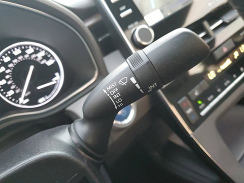 Used 2020 Toyota Avalon XLE w/ Moonroof Package image 26