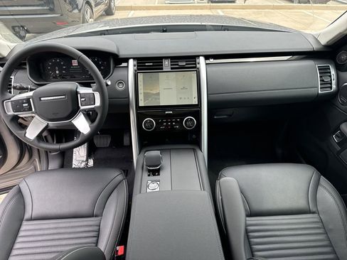 New 2024 Land Rover Discovery S image 15