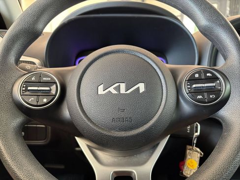 Used 2025 Kia Soul LX w/ LX Technology Package FWD image 25