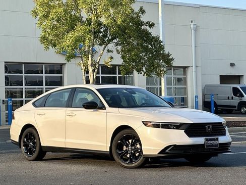 Certified 2025 Honda Accord SE image 2