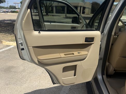 Used 2009 Ford Escape XLT FWD image 17