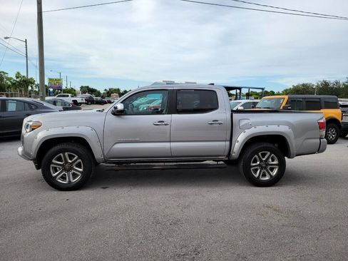 Used 2017 Toyota Tacoma Limited image 4