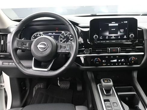 Used 2024 Nissan Pathfinder SV AWD/4WD image 11