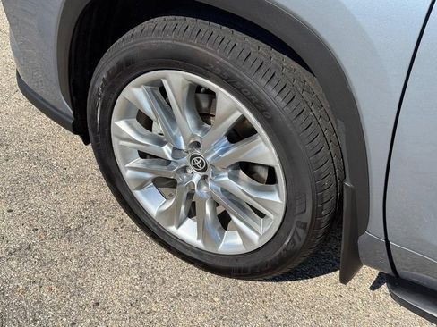 Used 2023 Toyota Highlander Limited AWD/4WD image 10